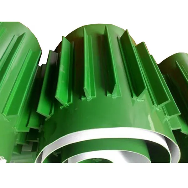 Cleated belt surface with transverse material support profiles