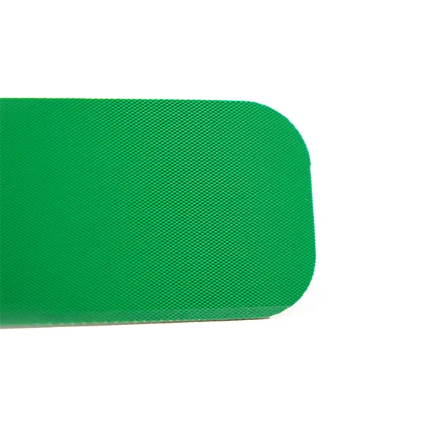 Belt surface for labeling machine material feeding